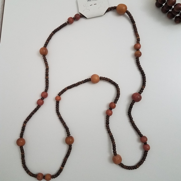 $13 Wooden Beaded Necklace with Bracelet - Picture 6 of 6